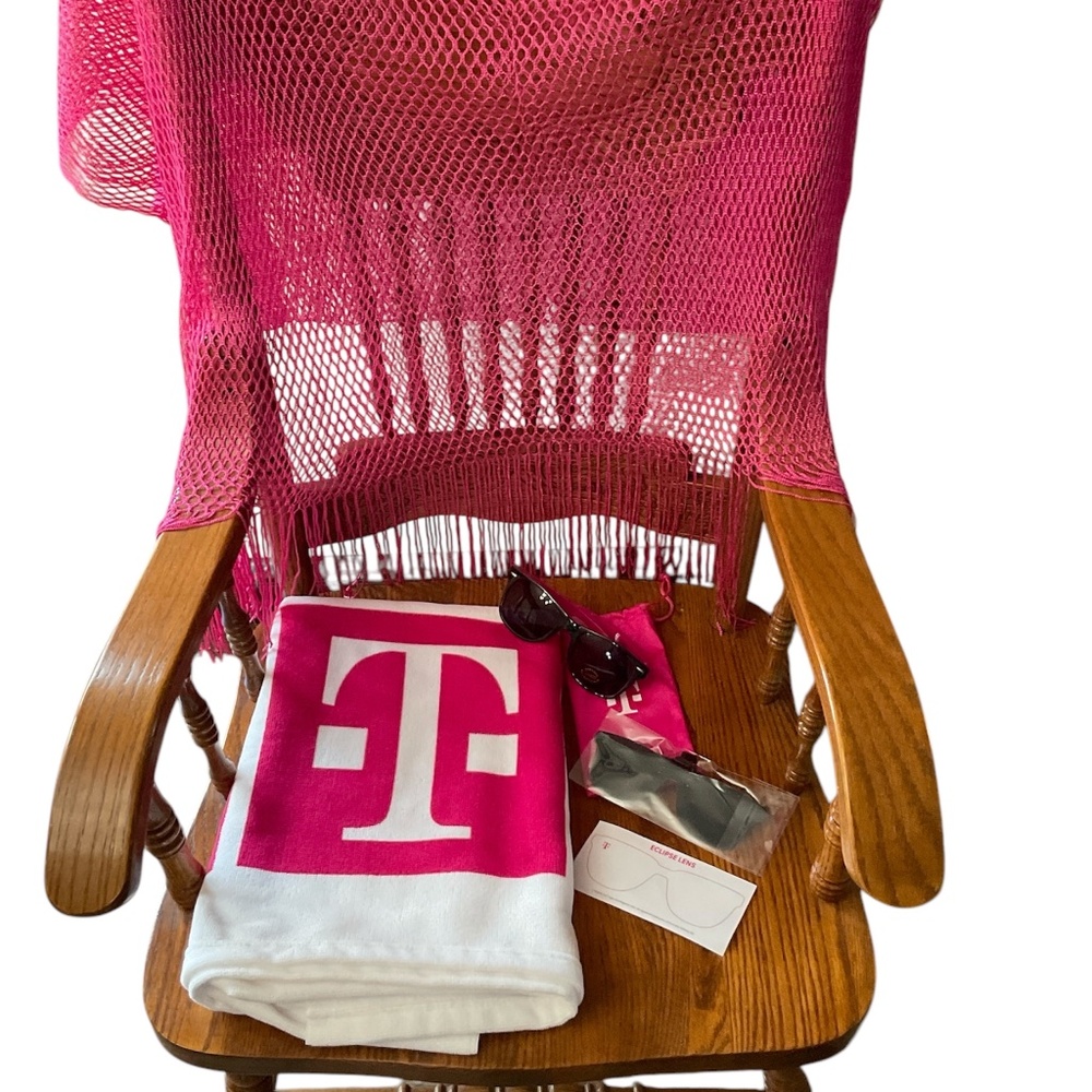 T-Mobile Beach Set Sunglasses Beach Towel Pink Fishnet Sarong/Wrap With Fringe - Picture 10 of 10